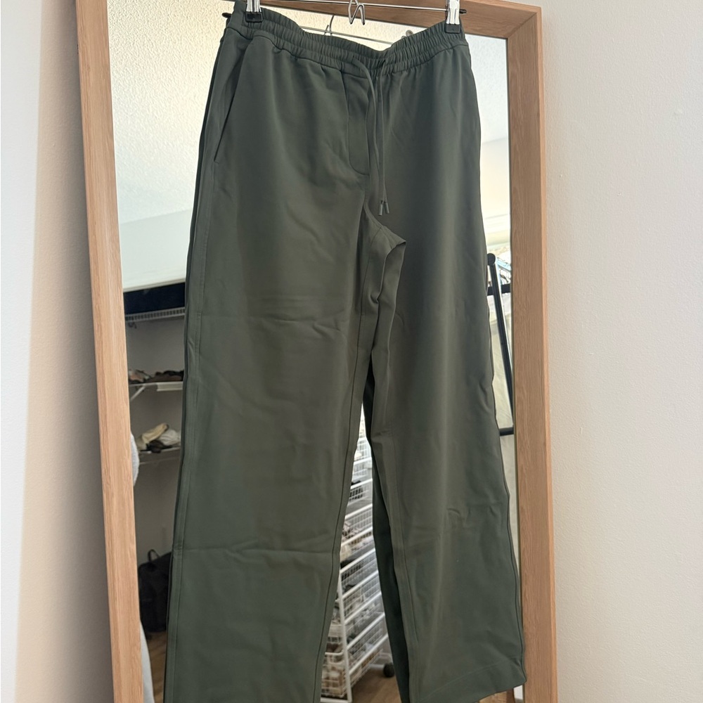 Women’s Lululemon Olive Green Drawstring Golf Pants